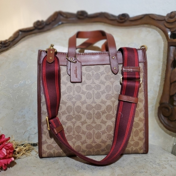 Coach Field Tote - Picture 8 of 10